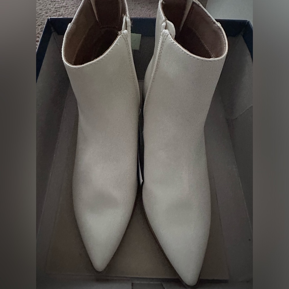 boots- NWT - Picture 2 of 2
